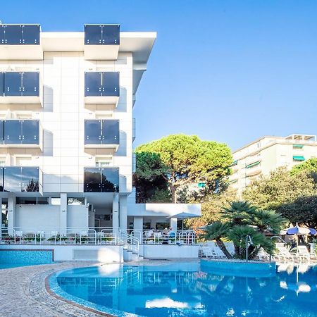 Hotel Ambassador Meuble Lignano Sabbiadoro Exterior foto