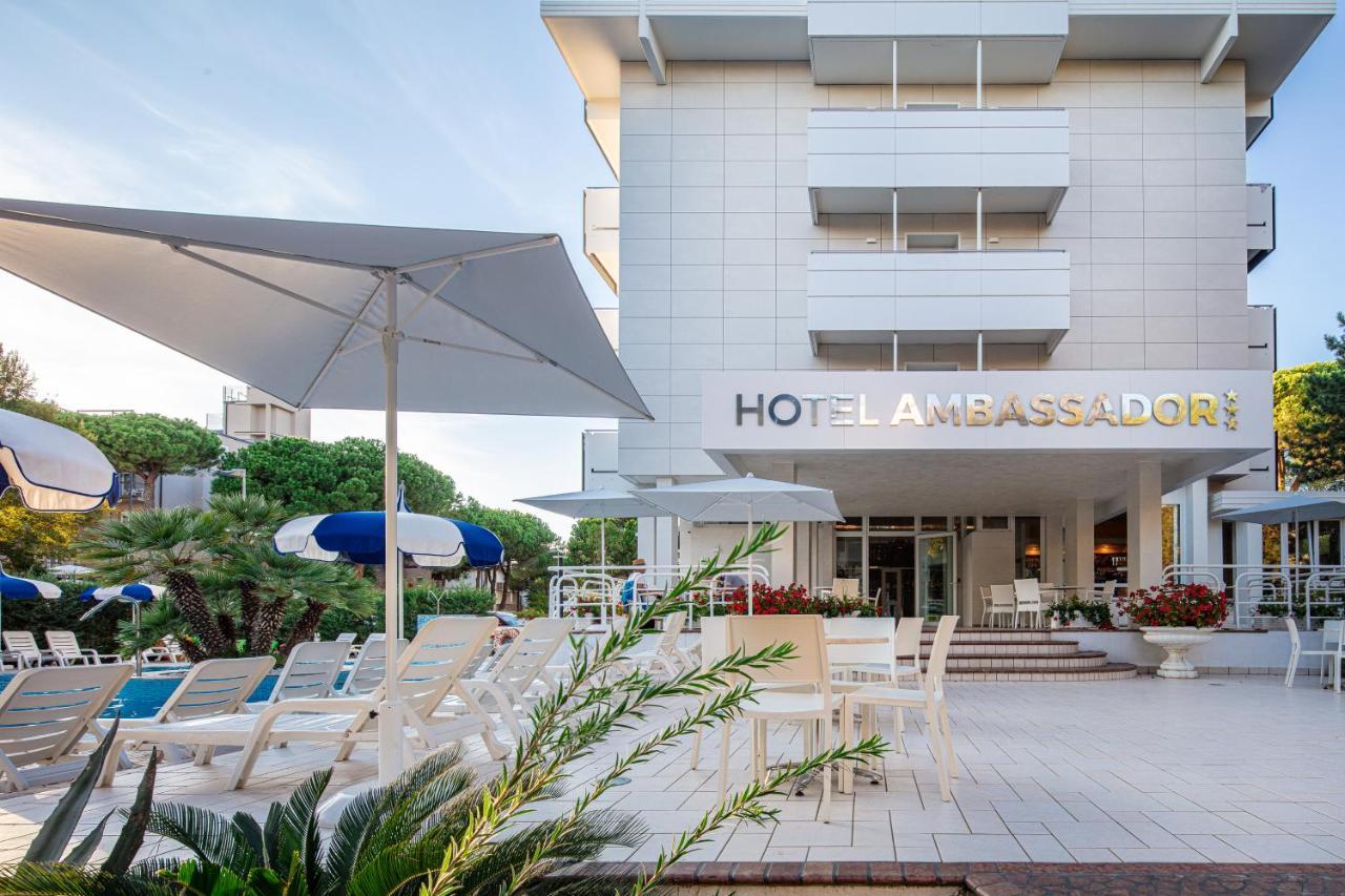 Hotel Ambassador Meuble Lignano Sabbiadoro Exterior foto